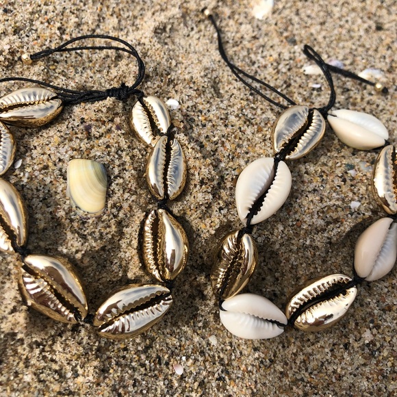 Two Tone shell bracelet ๐๐ - Picture 5 of 7